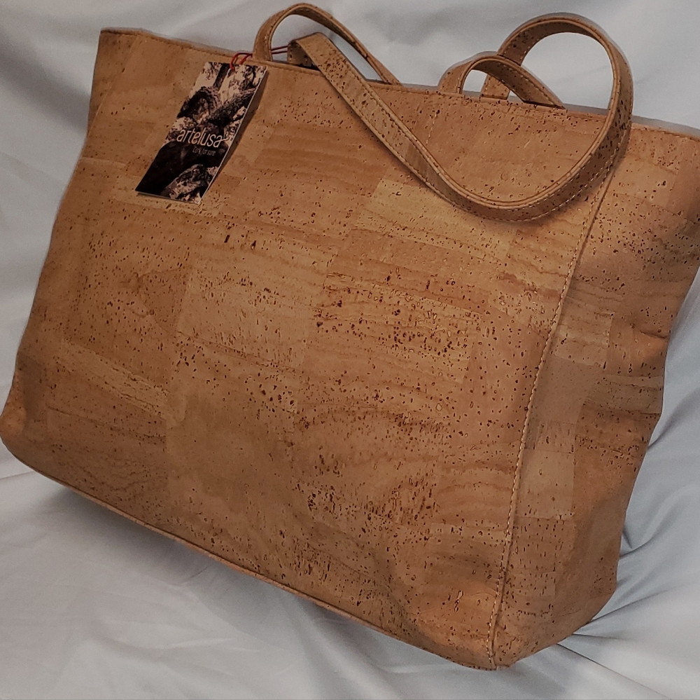 Artelusa Tote bag.